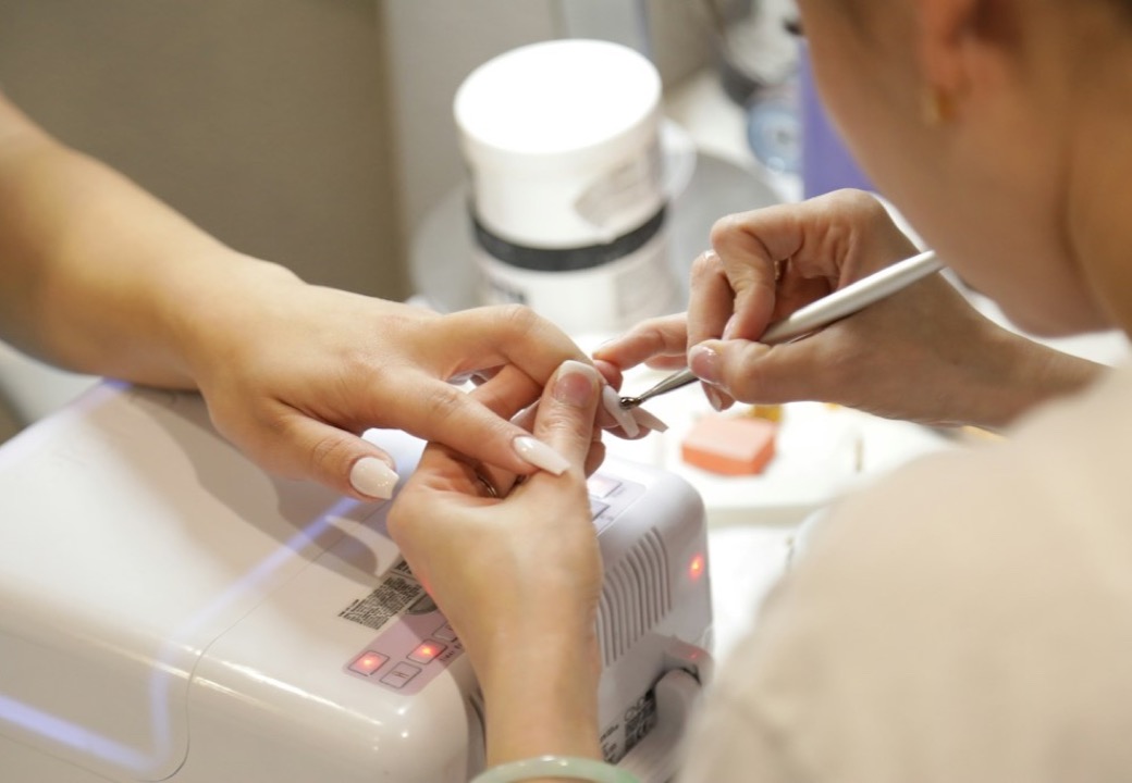 Piękne paznokcie to nie wszystko. O czym często zapominamy podczas manicure?